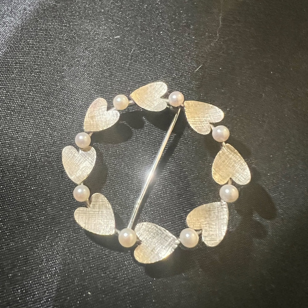 Elegant Gold Heart and Pearl Brooch